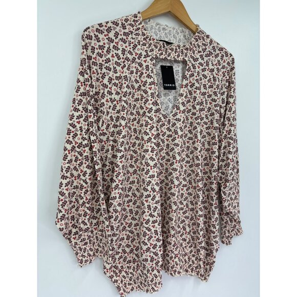 Torrid Ribbed Textured Jersey Choker Neck Smocked Bottom Top Cream 4X NEW - Picture 4 of 7